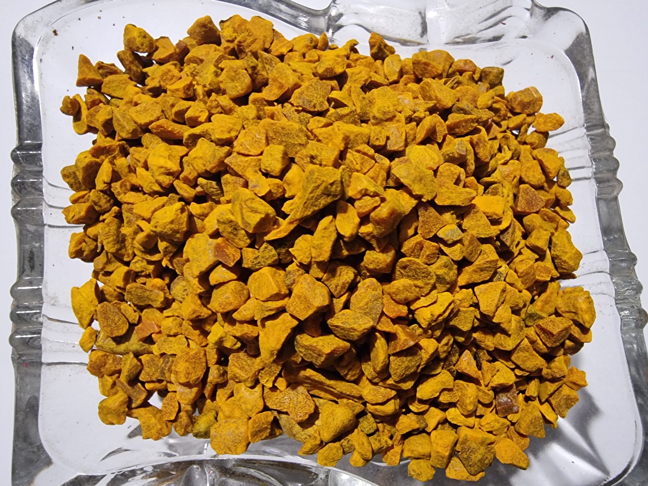Turmeric Root Cuts